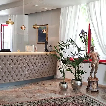 Hotel Oxford 4*