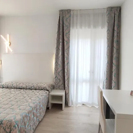 Hotel Oxford 4*